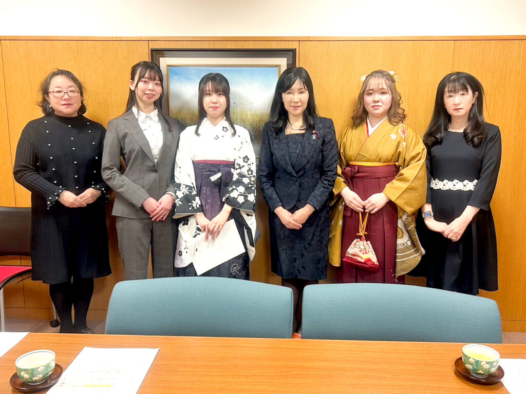 卒業式が開催されました – 北海道武蔵女子短期大学同窓会